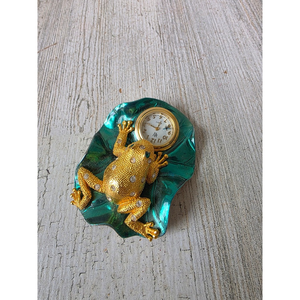 Vintage toed frog Lily pad watch decor mini